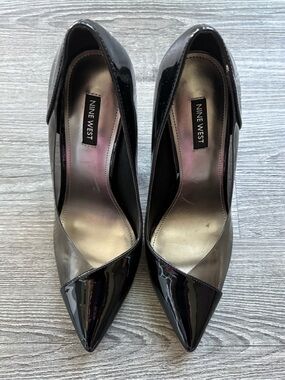 Nine West Black Patent Pointed Toe Pumps 
Size 9